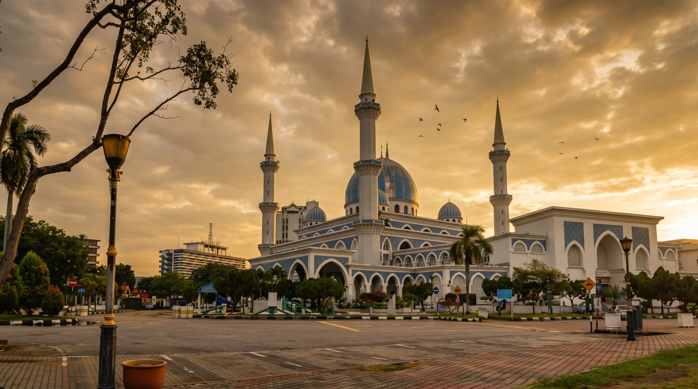 MASJID SULTAN HAJI AHMAD SHAH gallery image in Pahang