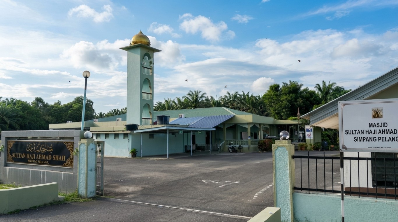 MASJID SULTAN HJ AHMAD SHAH PELANGAI in Pahang