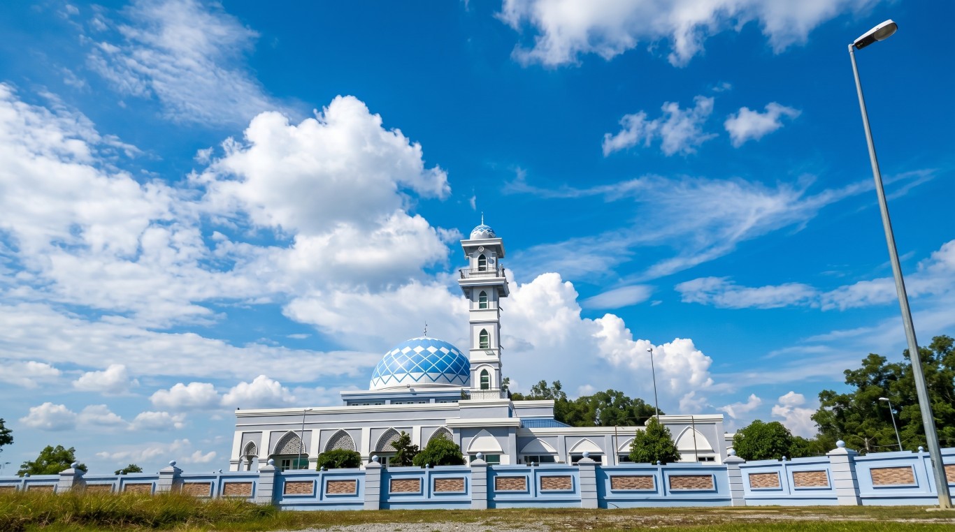 MASJID SULTAN MUHAMMAD V gallery image in Labuan