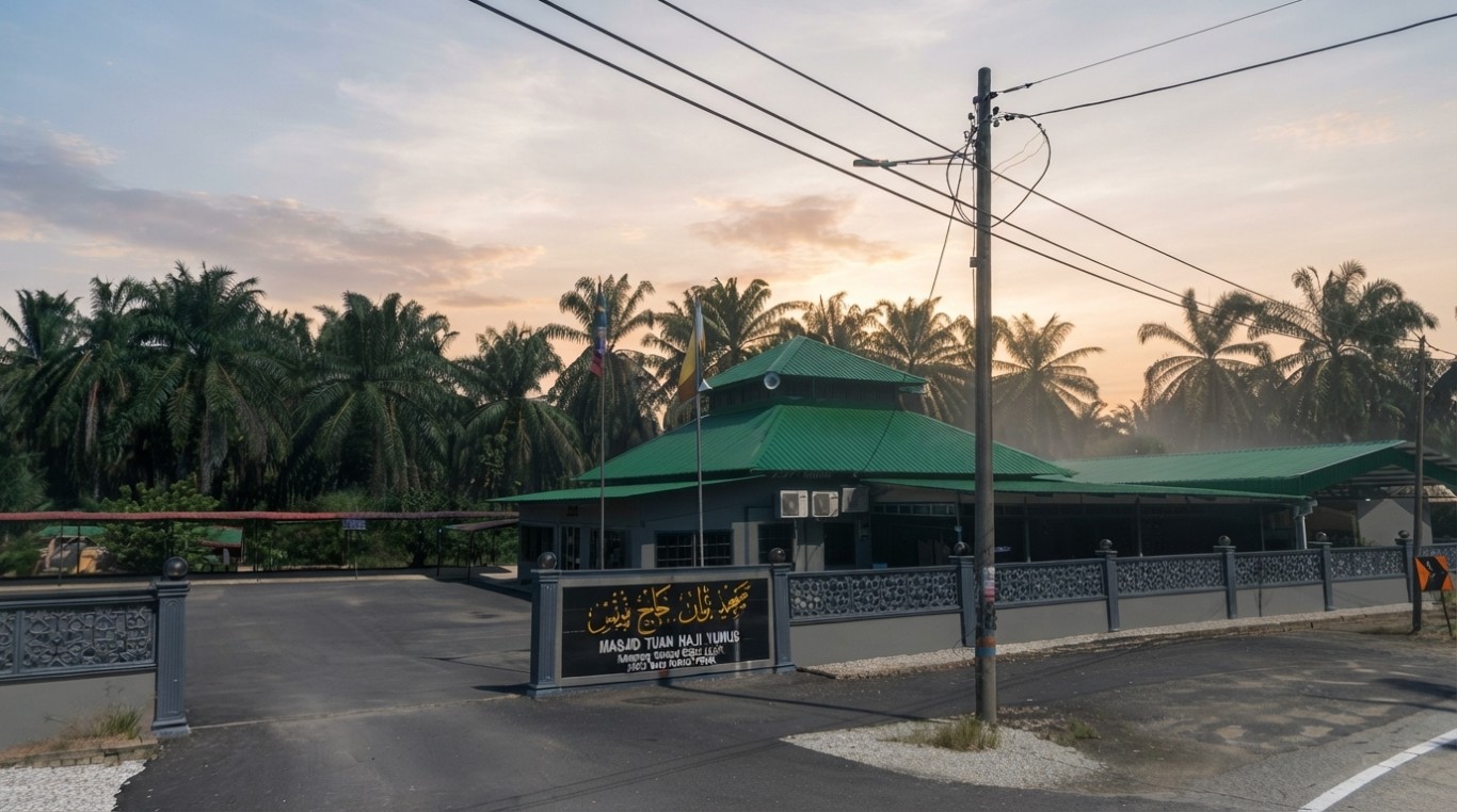 MASJID TUAN HAJI YUNUS in Perak