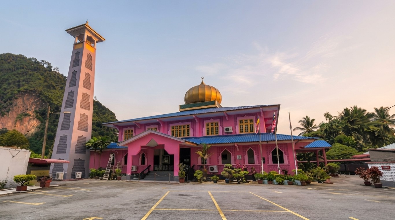 MASJID AL - HADHARI, PADANG RENGAS in Perak