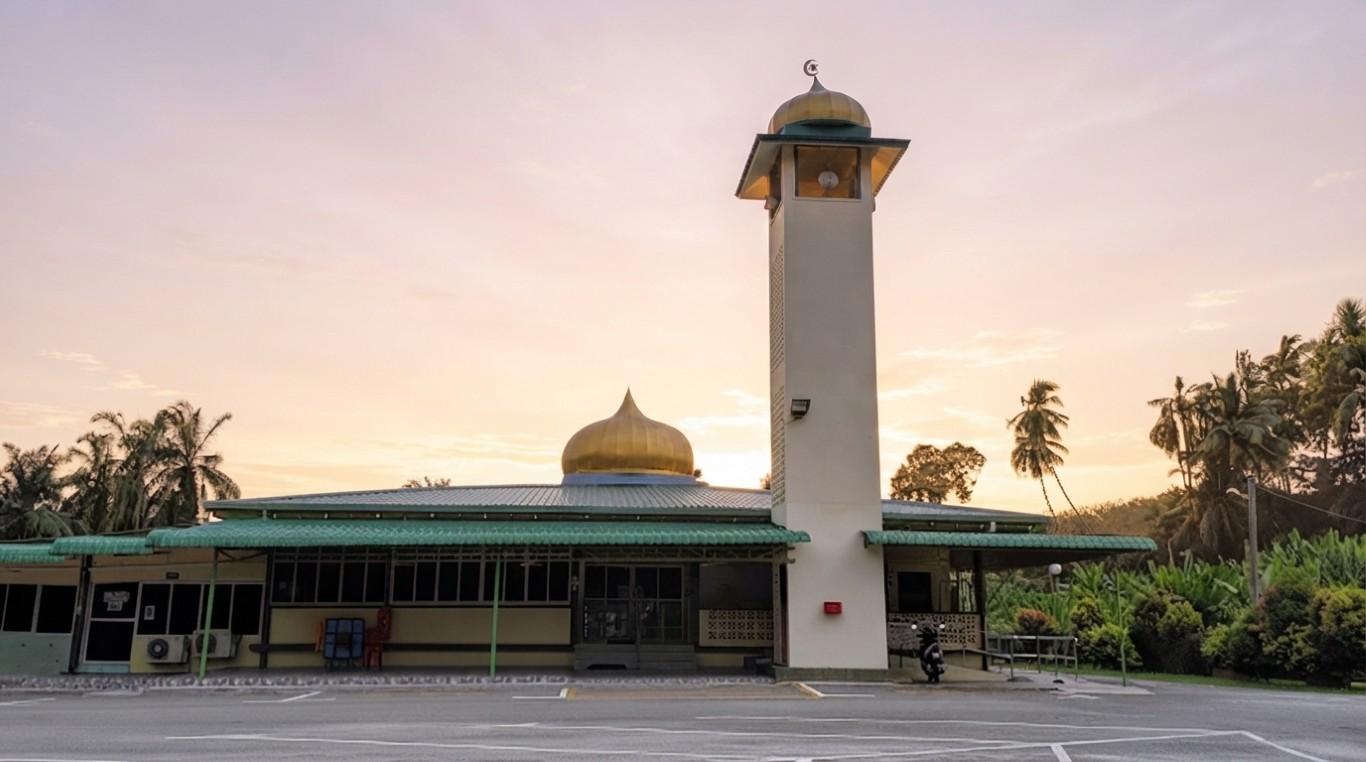 MASJID AL - MAKMUR in Selangor