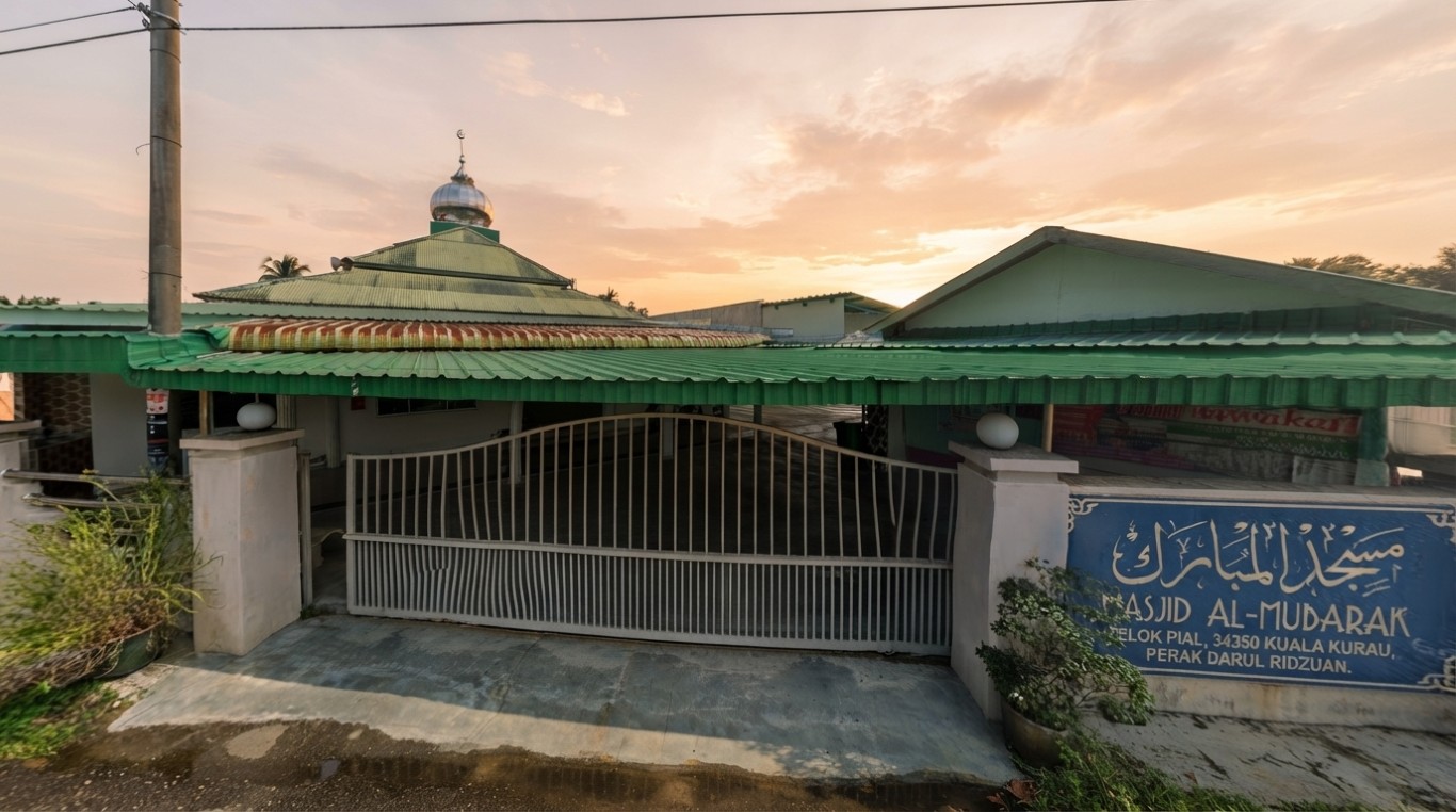 MASJID AL - MUBARAK  TELUK PIAL in Perak