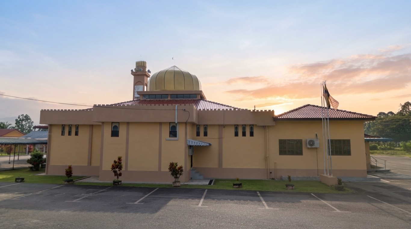 MASJID AL ISLAH PENGKALAN AUR in Perak
