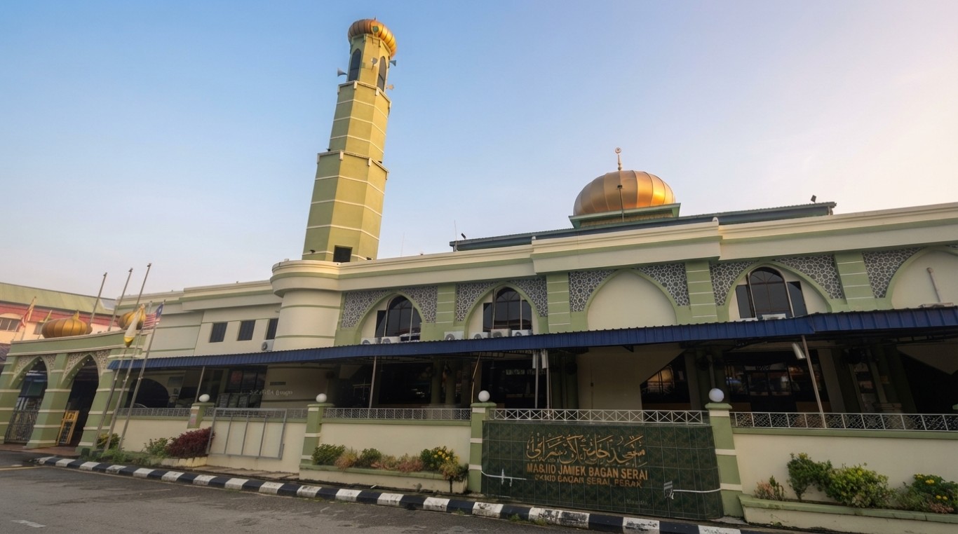 MASJID JAMEK DAERAH BAGAN SERAI in Perak