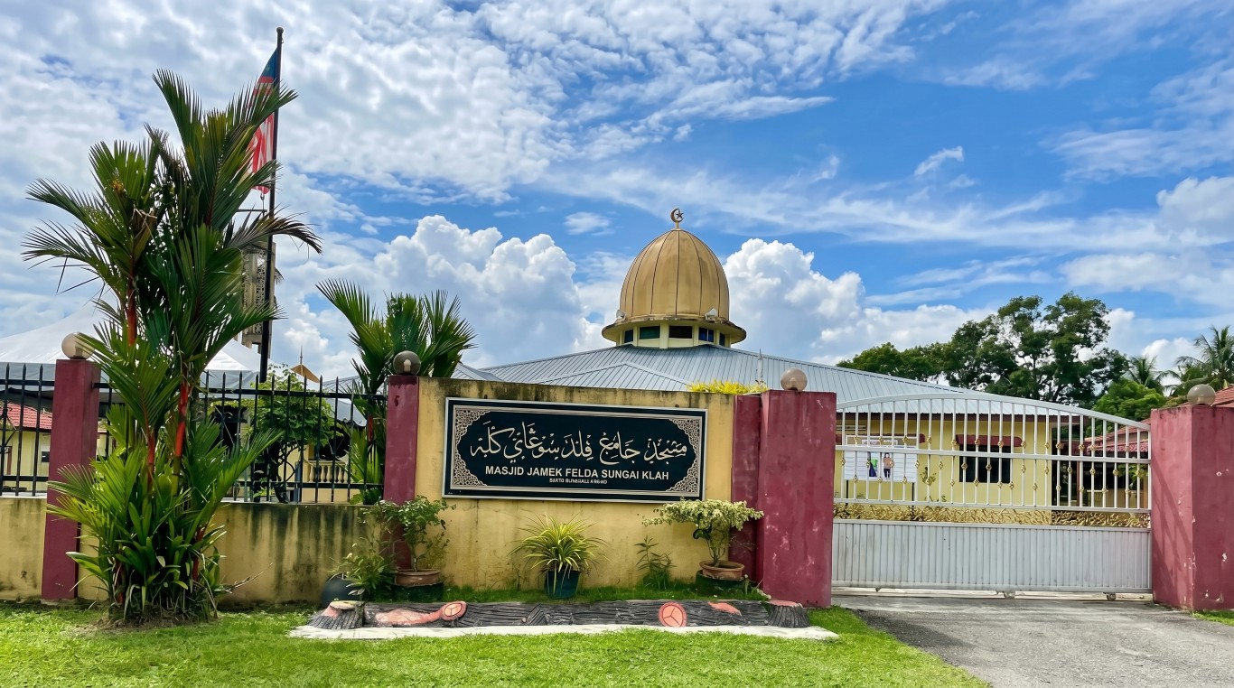 MASJID JAMEK FELDA SUNGAI KLAH in Perak