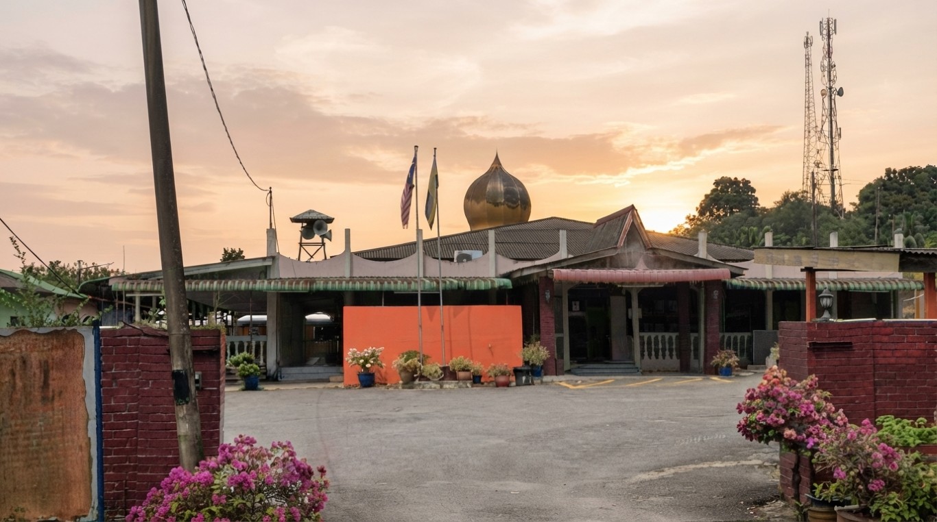 MASJID JAMEK FELDA TROLAK SELATAN in Perak