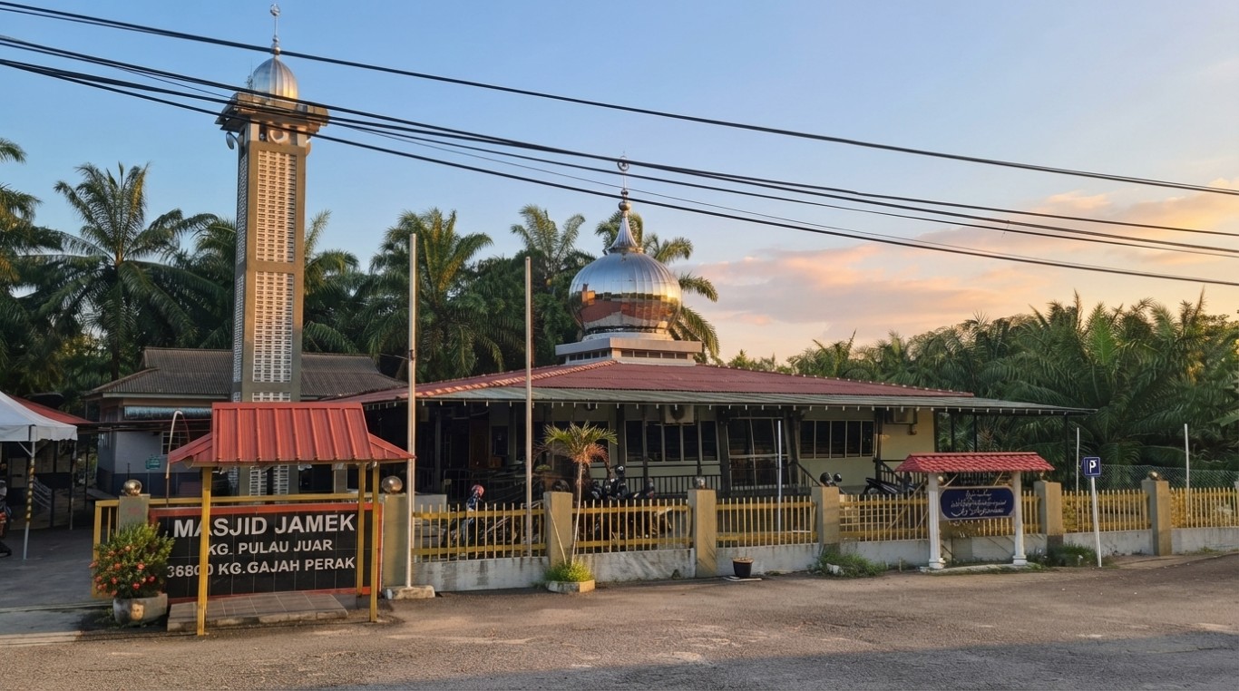 MASJID JAMEK KG PULAU JUAR in Perak