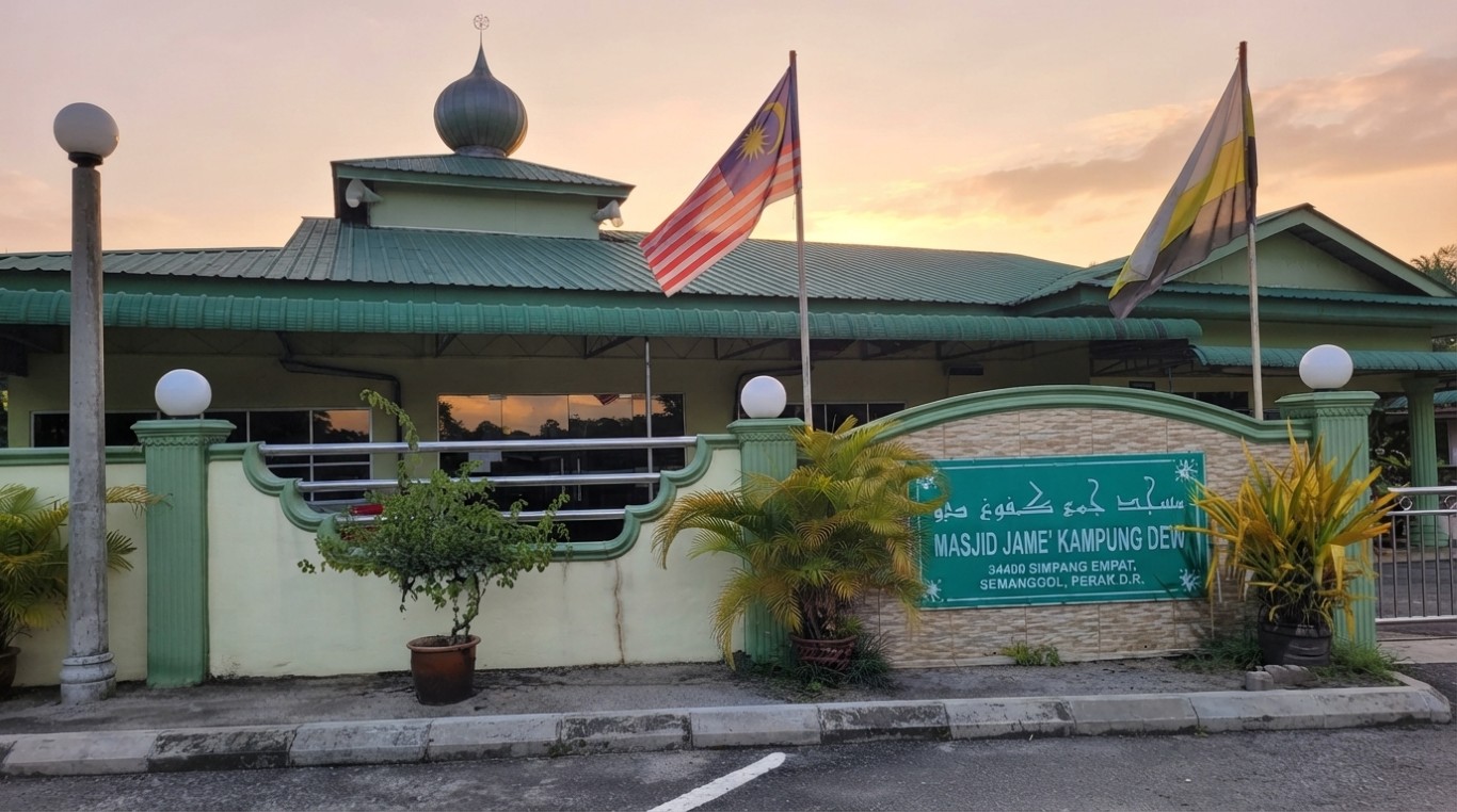 MASJID KAMPONG  DEW in Perak