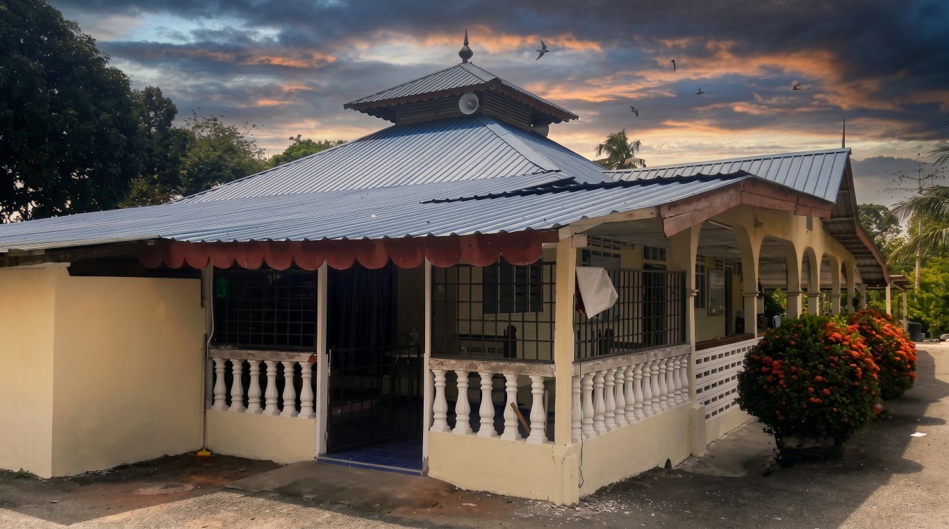 MASJID KAMPUNG KUALA SAT in Pahang