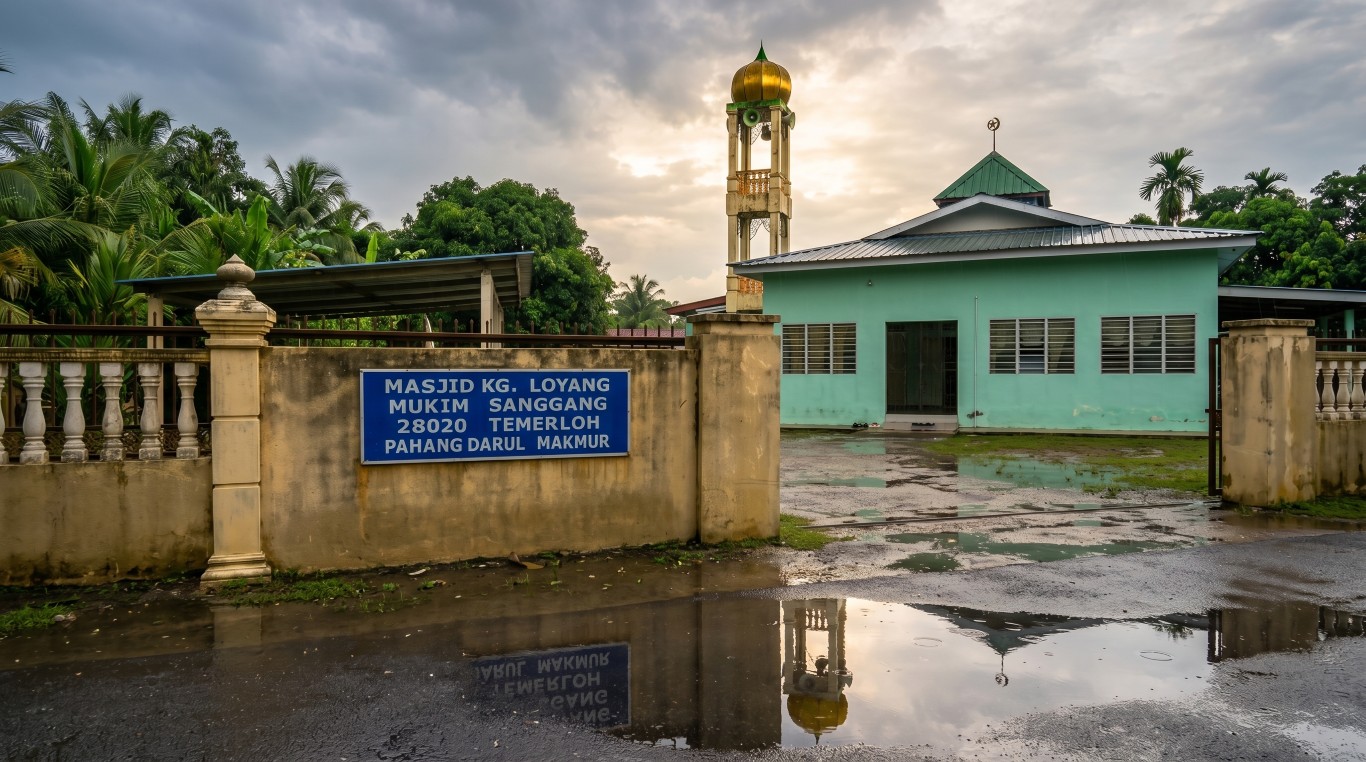 MASJID KAMPUNG LOYANG gallery image in Pahang